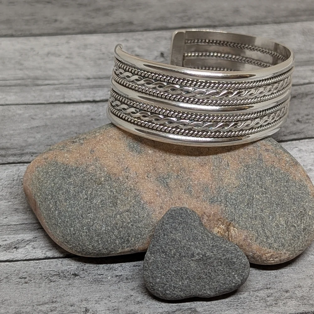 Tahe Signed Sterling Silver Bold Nine Banded Navajo Cuff Bracelet - Picture 7 of 11